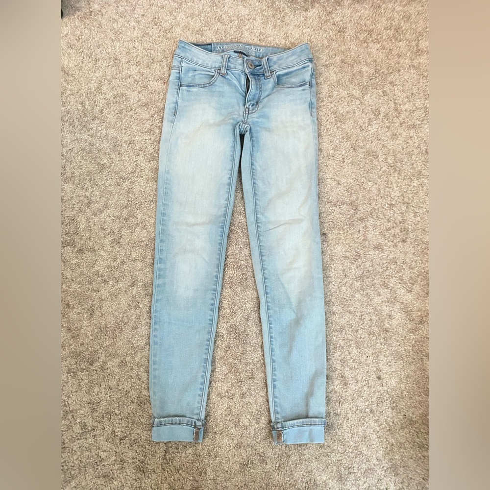 American Eagle Outfitters light washed blue jeans